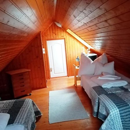 Villa Eoetvoes Nyaralo Siófok Esterno foto