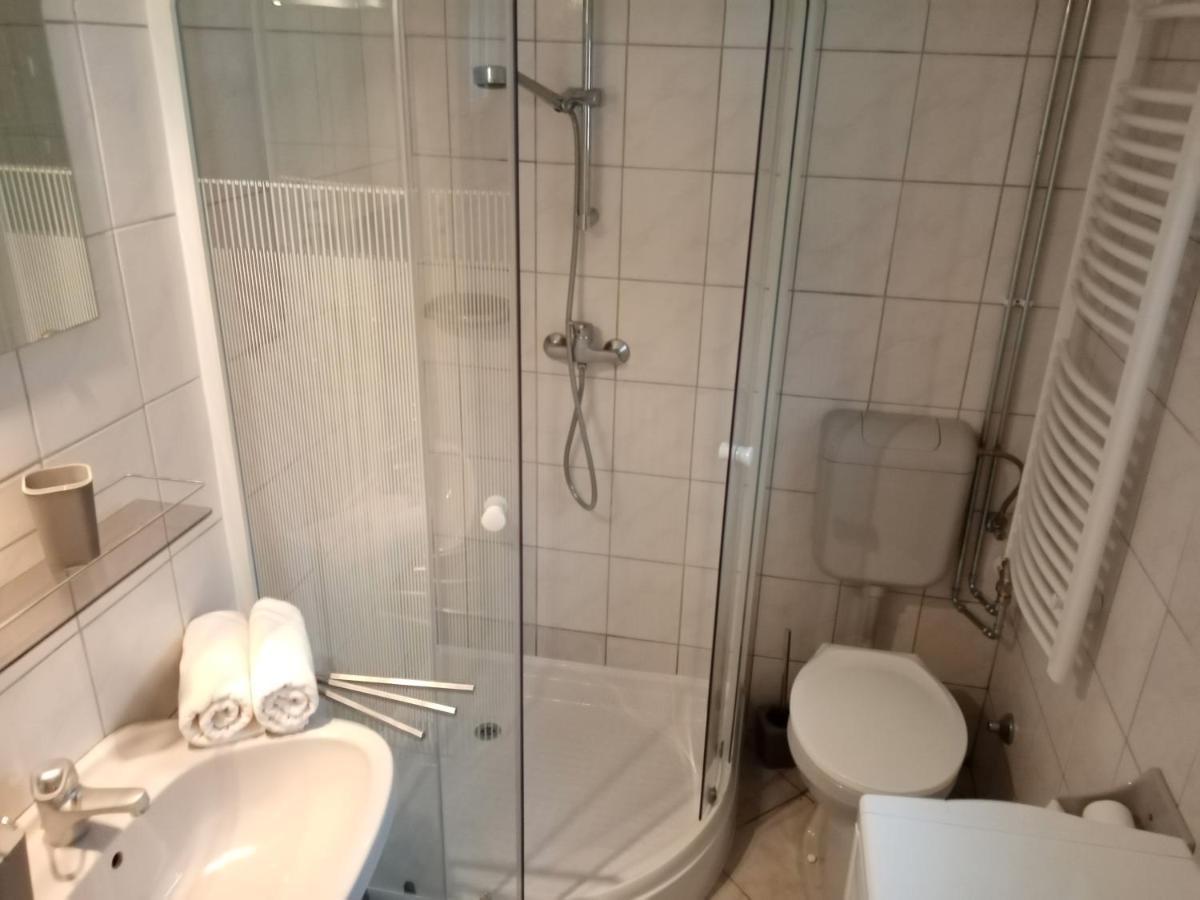 Villa Eoetvoes Nyaralo Siófok Esterno foto