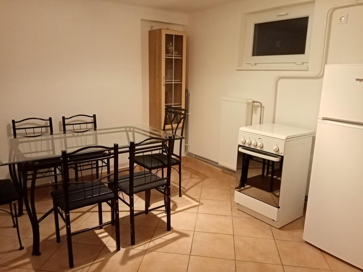 Villa Eoetvoes Nyaralo Siófok Esterno foto
