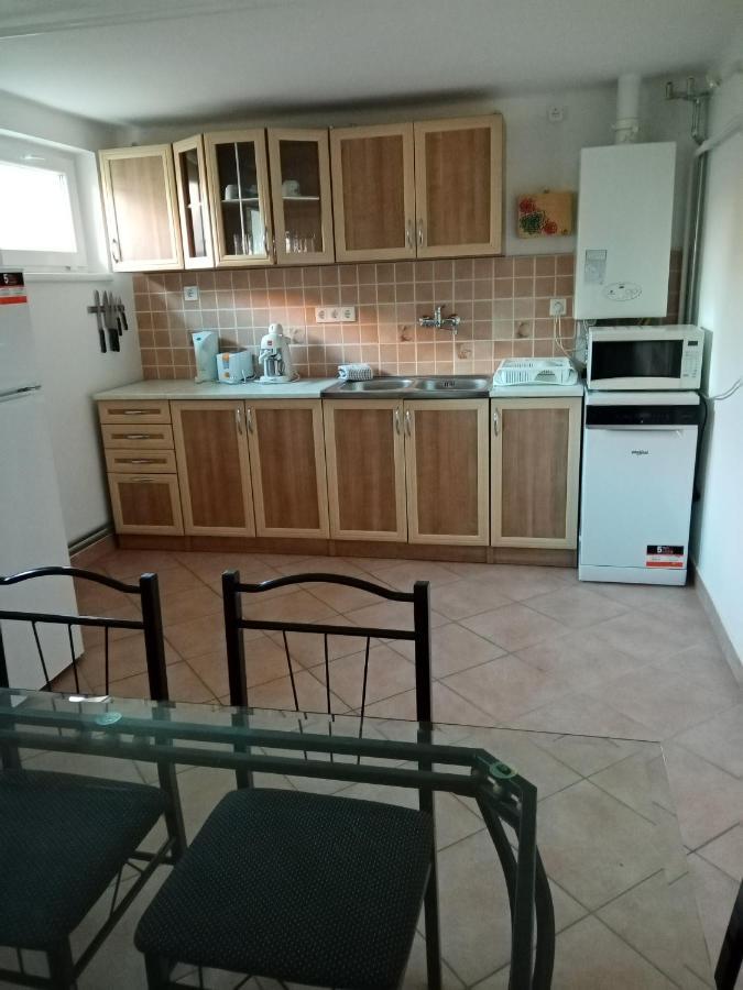 Villa Eoetvoes Nyaralo Siófok Esterno foto