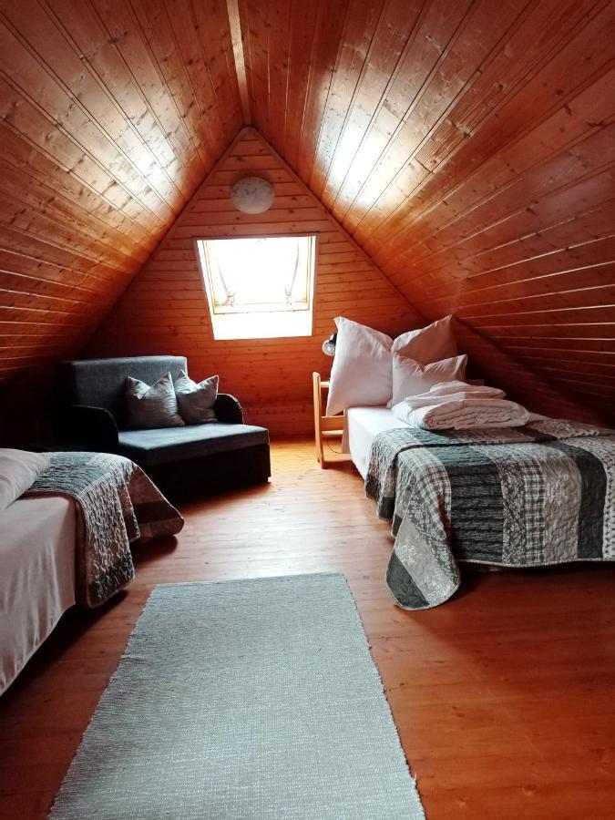 Villa Eoetvoes Nyaralo Siófok Esterno foto