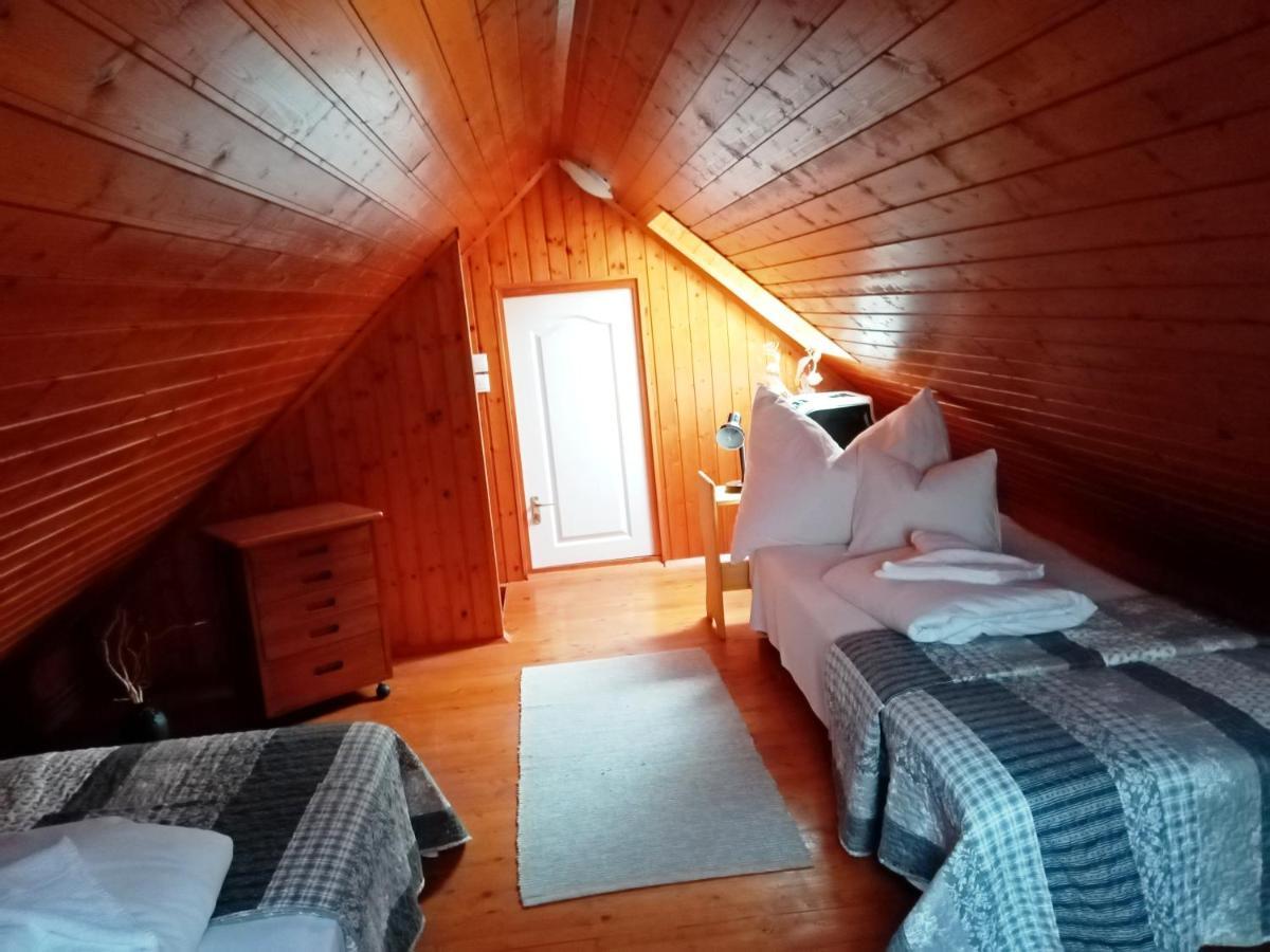Villa Eoetvoes Nyaralo Siófok Esterno foto